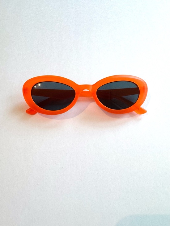 Retropicália Accessories - Retro Orange Oval Sunglasses – Statement Frame